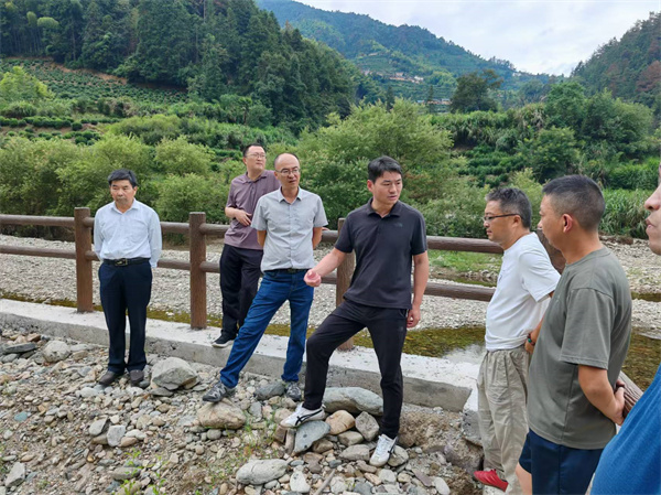 9月15日，程偉副縣長帶隊(duì)調(diào)研桂溪河清淤事宜。.jpg
