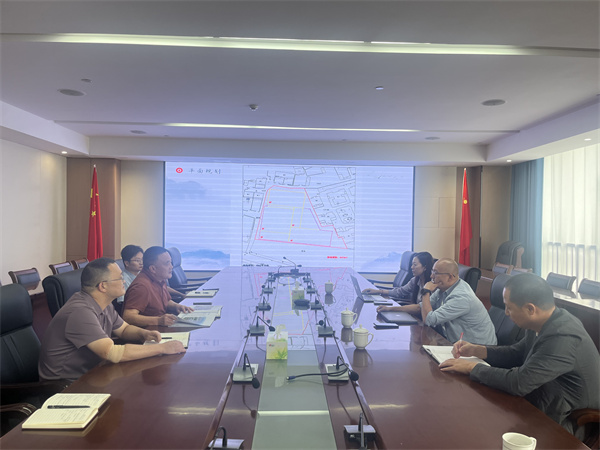 9月24日，岸香國(guó)際韓松副總一行赴集團(tuán)就項(xiàng)目合作事宜進(jìn)行交流座談，集團(tuán)洪董、吳書記、余總參加座談。.jpg