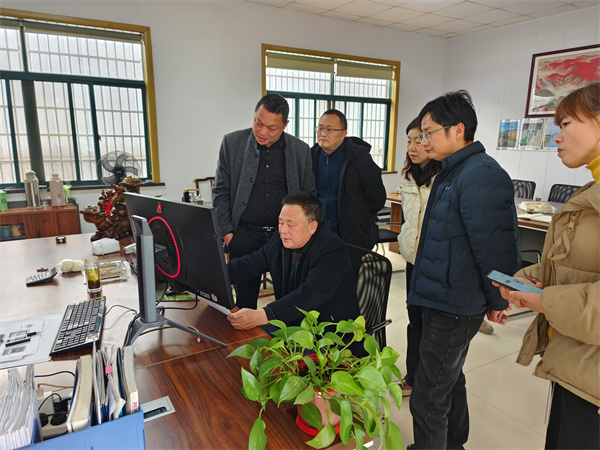 1月21日，洪董率隊(duì)赴浙江諸暨市共創(chuàng)游樂沒施工程有限公司考察調(diào)研。.jpg