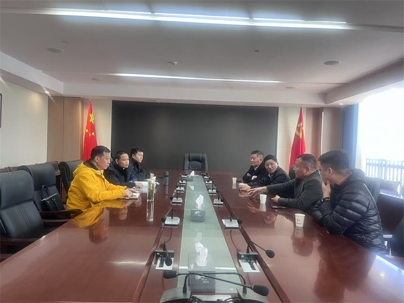 3月6日，浙江寧波徽州商會、寧波豐潤協(xié)成公司董事長方利年一行赴集團考察調(diào)研，潘總、望豐公司陪同調(diào)研座談。.jpg