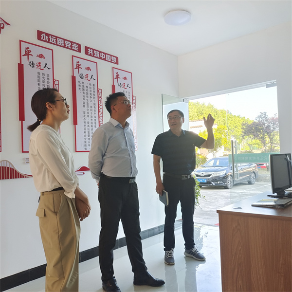 5月5日，縣委常委、組織部長(zhǎng)方慶峰調(diào)研新安江公司，黃山徽投集團(tuán)常務(wù)副總經(jīng)理方亮陪同。.jpg