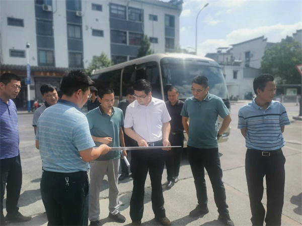 9月2日，王縣長，吳書記查看新安路跨鐵路，富豐新城商務(wù)中心及大數(shù)據(jù)中心項目進展情況1.jpg