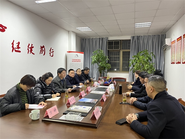 12月29日，詹縣長帶隊走訪寧波市徽州商會，洪董，余總陪同走訪.jpg