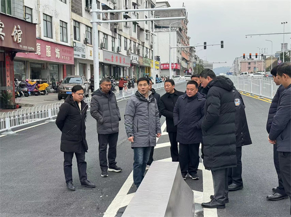 1月21日，洪董，張總陪同王奇勇縣長(zhǎng)一行調(diào)研新安路跨鐵路橋.jpg