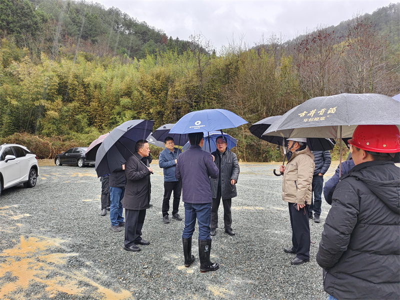 2月21日，汪凱書記一行調(diào)研防洪項(xiàng)目開工儀式現(xiàn)場(chǎng)，洪董、張總陪同調(diào)研.jpg